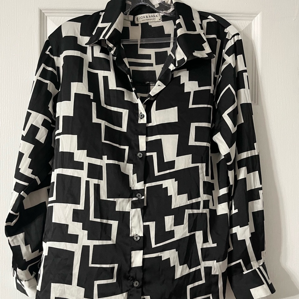 Jon & Anna Contemporary Medium Women’s Button Up Long Sleeve Blouse Black/